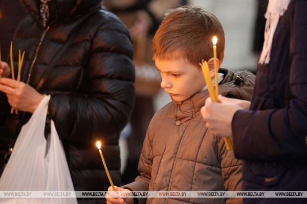 Православные верующие празднуют Пасху