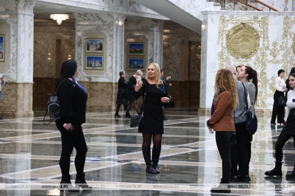 Гостьи из Минпрома о Дворце Независимости: "Зроблена ў Беларусі - гэта сіла"
