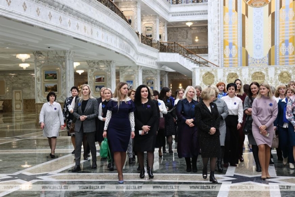 Гостьи из Минпрома о Дворце Независимости: "Зроблена ў Беларусі - гэта сіла"