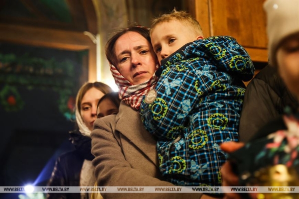 Православные верующие празднуют Пасху