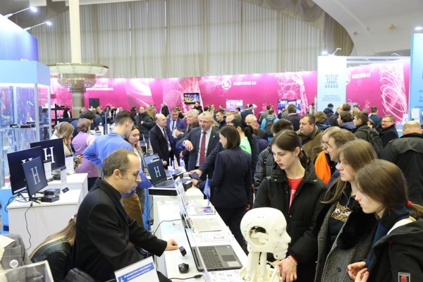 Кадровая методичка от Лукашенко, пертурбации в Минобре, визит Лаврова и научные достижения. Подробности недели Президента