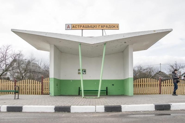 В России выпустили пиво с фотографией автобусной остановки из Беларуси В России выпустили пиво с фотографией автобусной остановки из Беларуси