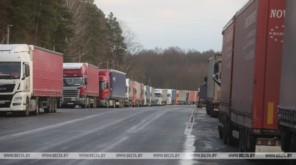 ГПК: у единственного работающего пункта пропуска на границе с Польшей скопилось более 1 тыс. фур ГПК: у единственного работающего пункта пропуска на границе с Польшей скопилось более 1 тыс. фур