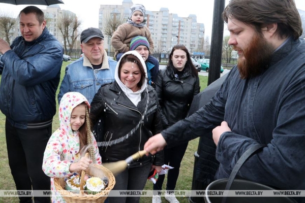 Православные верующие празднуют Пасху