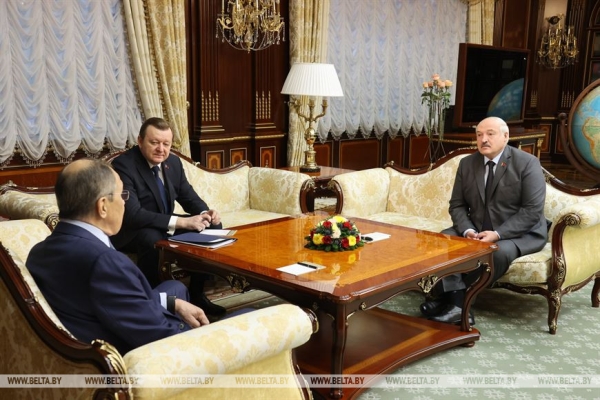 Кадровая методичка от Лукашенко, пертурбации в Минобре, визит Лаврова и научные достижения. Подробности недели Президента