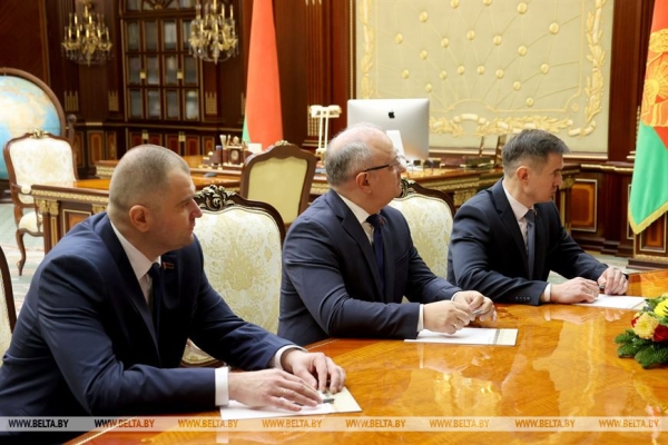 Кадровая методичка от Лукашенко, пертурбации в Минобре, визит Лаврова и научные достижения. Подробности недели Президента