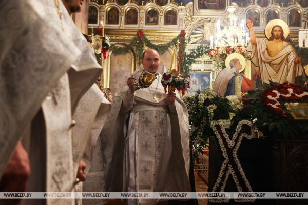 Православные верующие празднуют Пасху