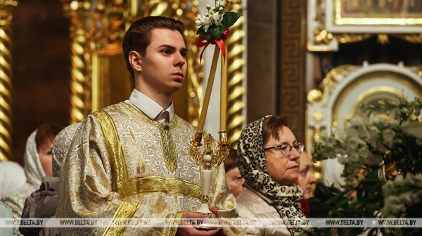 Православные верующие празднуют Пасху